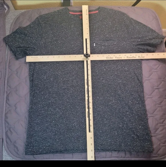 Levi's Men's SS Sunset Pocket T-shirt Medium Black Speckled Classic Comfy - Picture 5 of 5